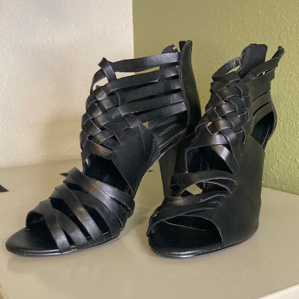 Mossimo black 8.5 high heels